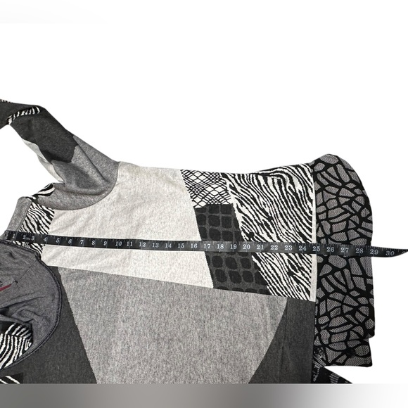 Ali Miles Women’s Gray Black and White Cowl Neck Shirt Size XL - Picture 7 of 7